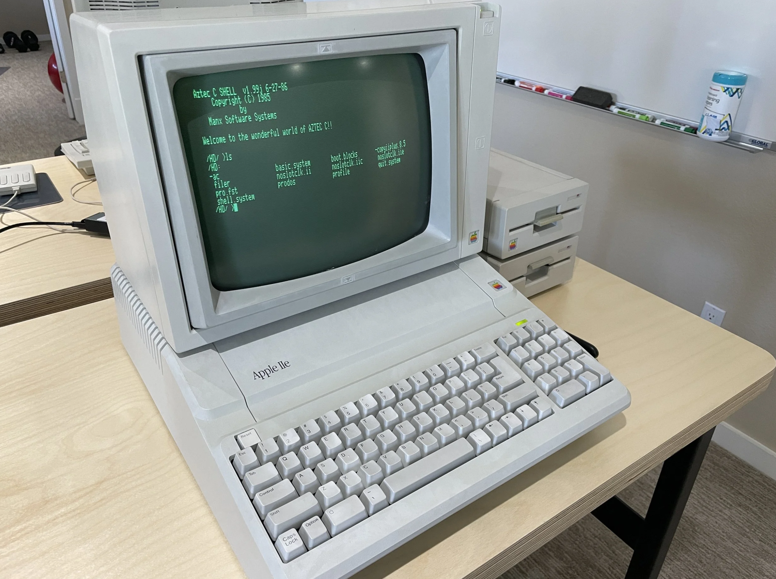 images/apple-iie-main.png