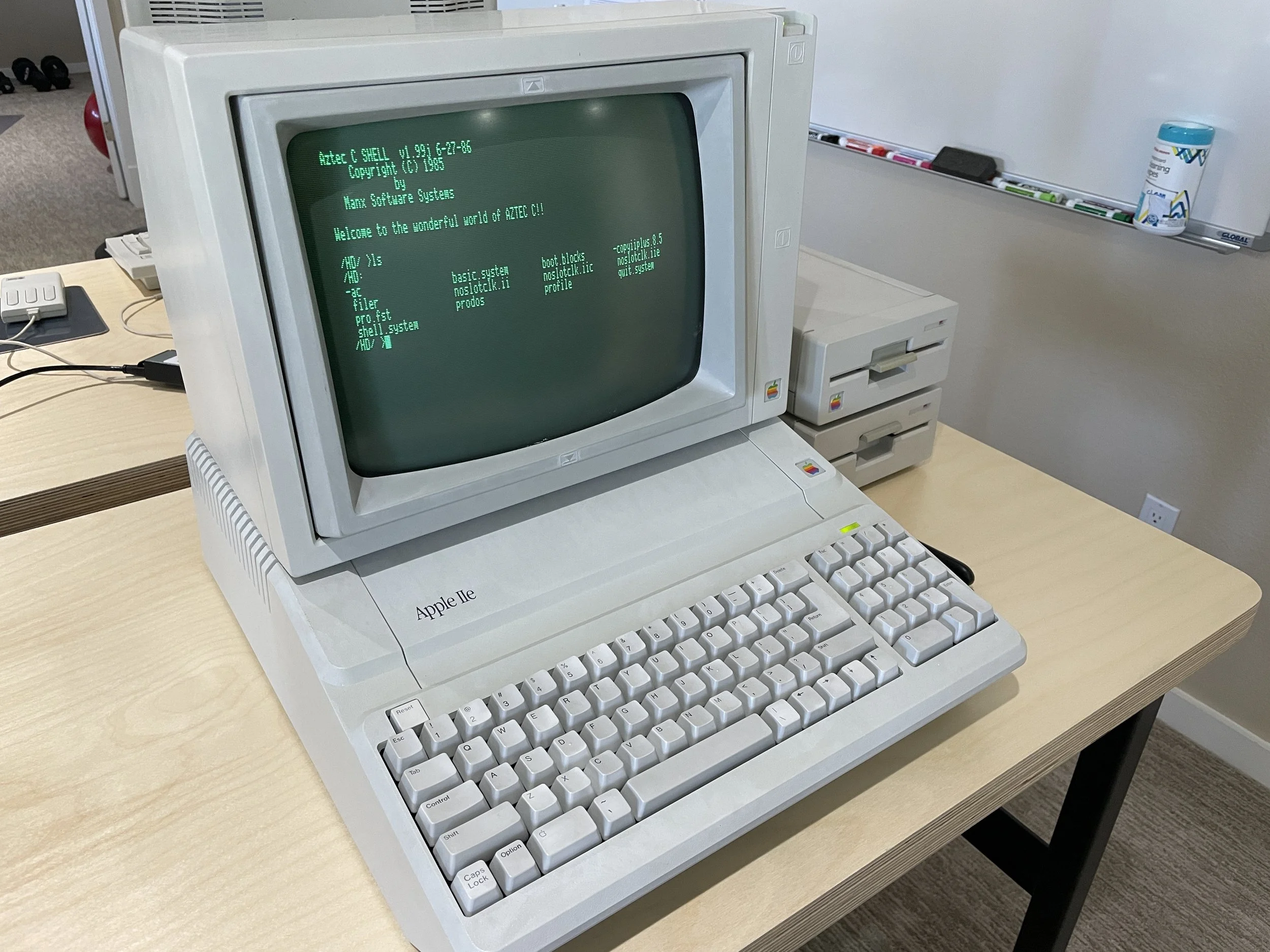images/ibm-pcjr-2.jpg