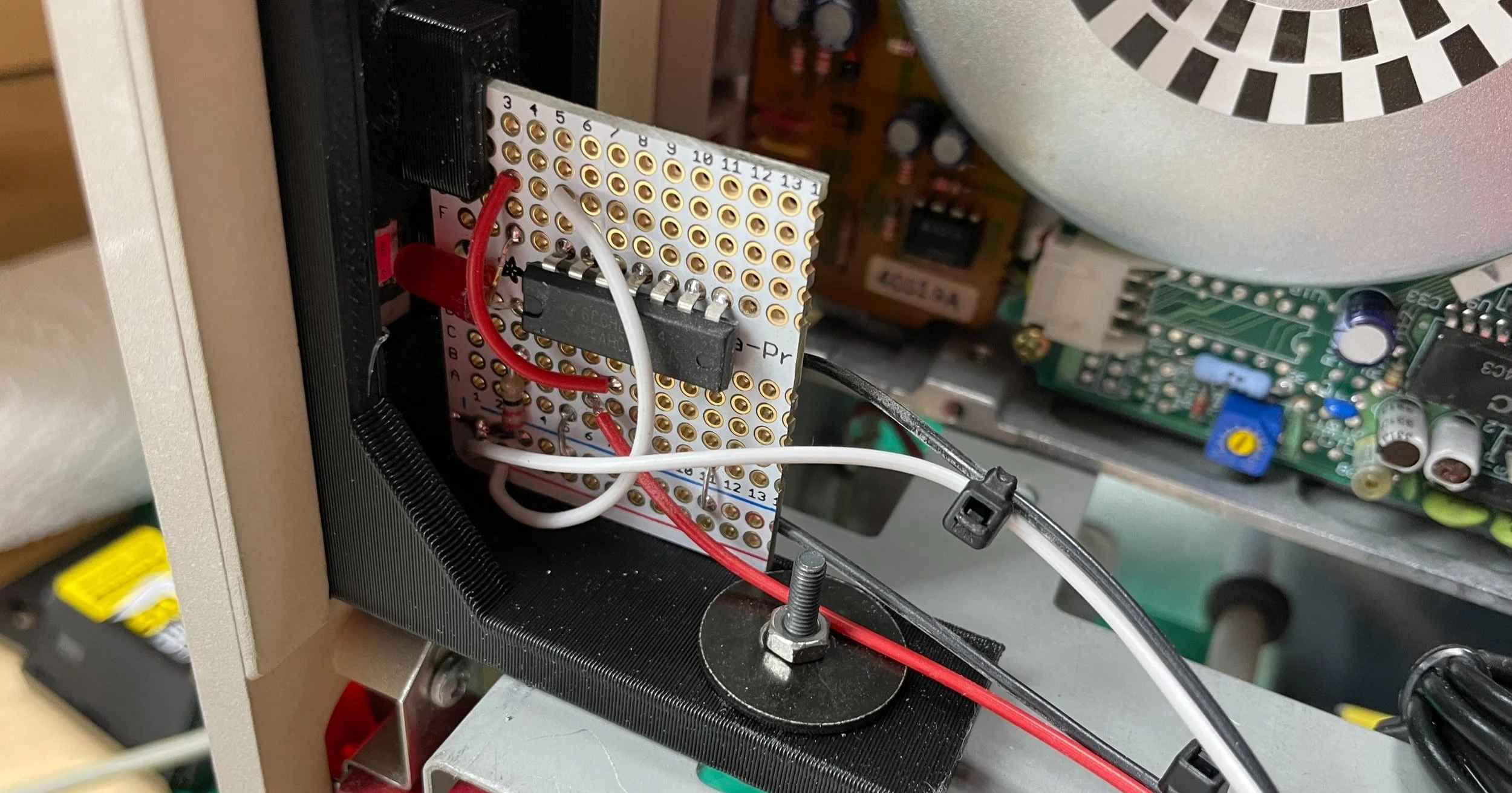 LED level shifter circuit
