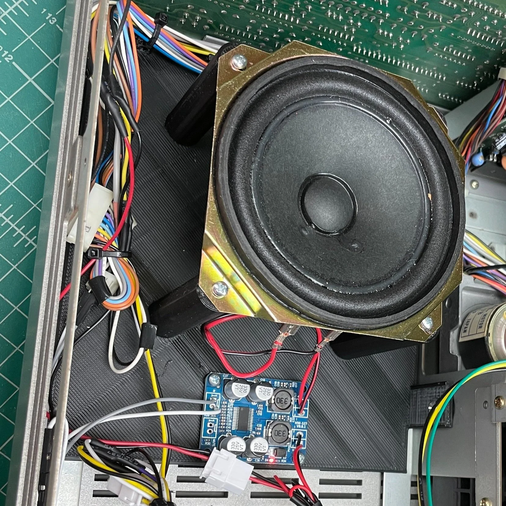 Speaker and amplifier wiring