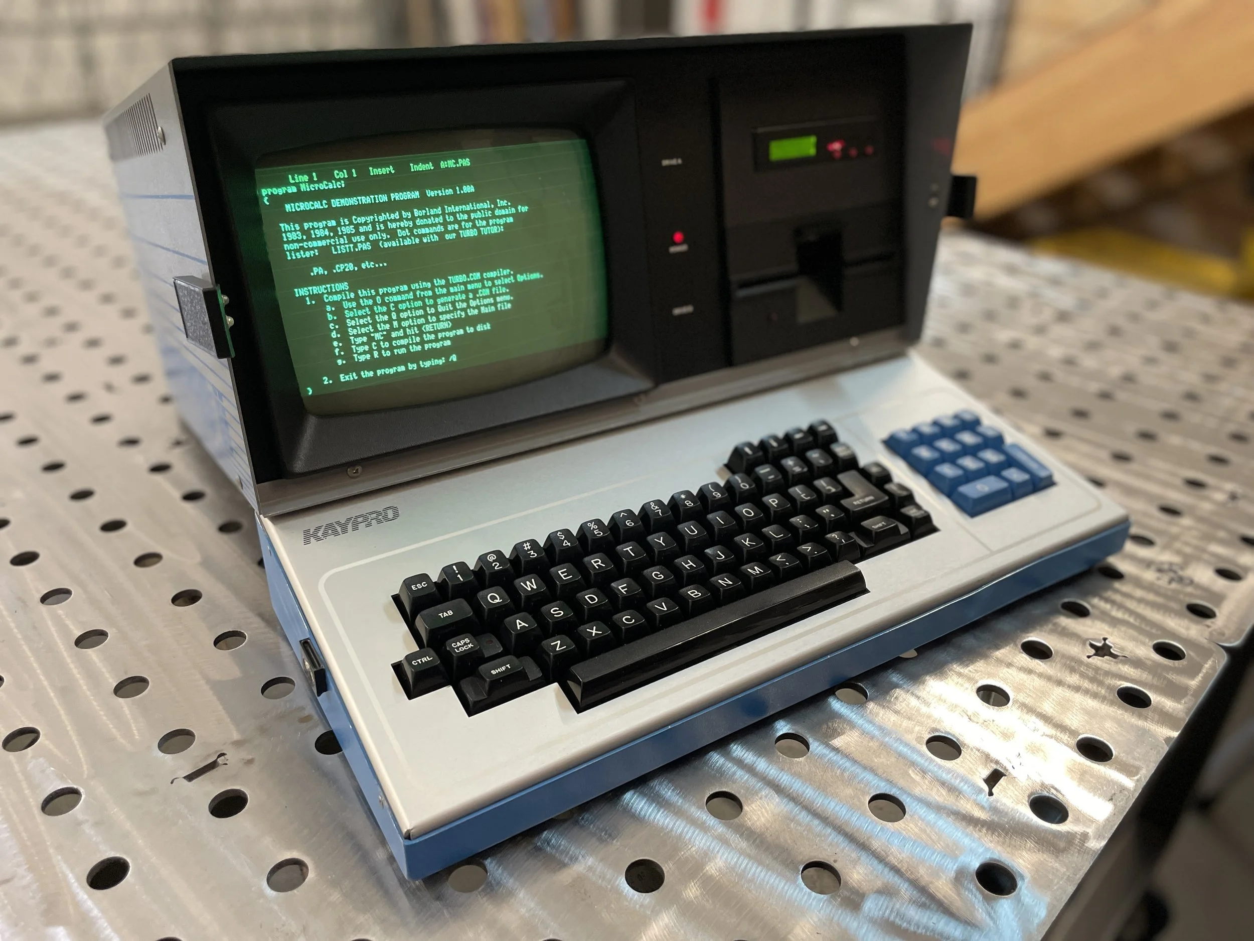 images/kaypro-01.jpg