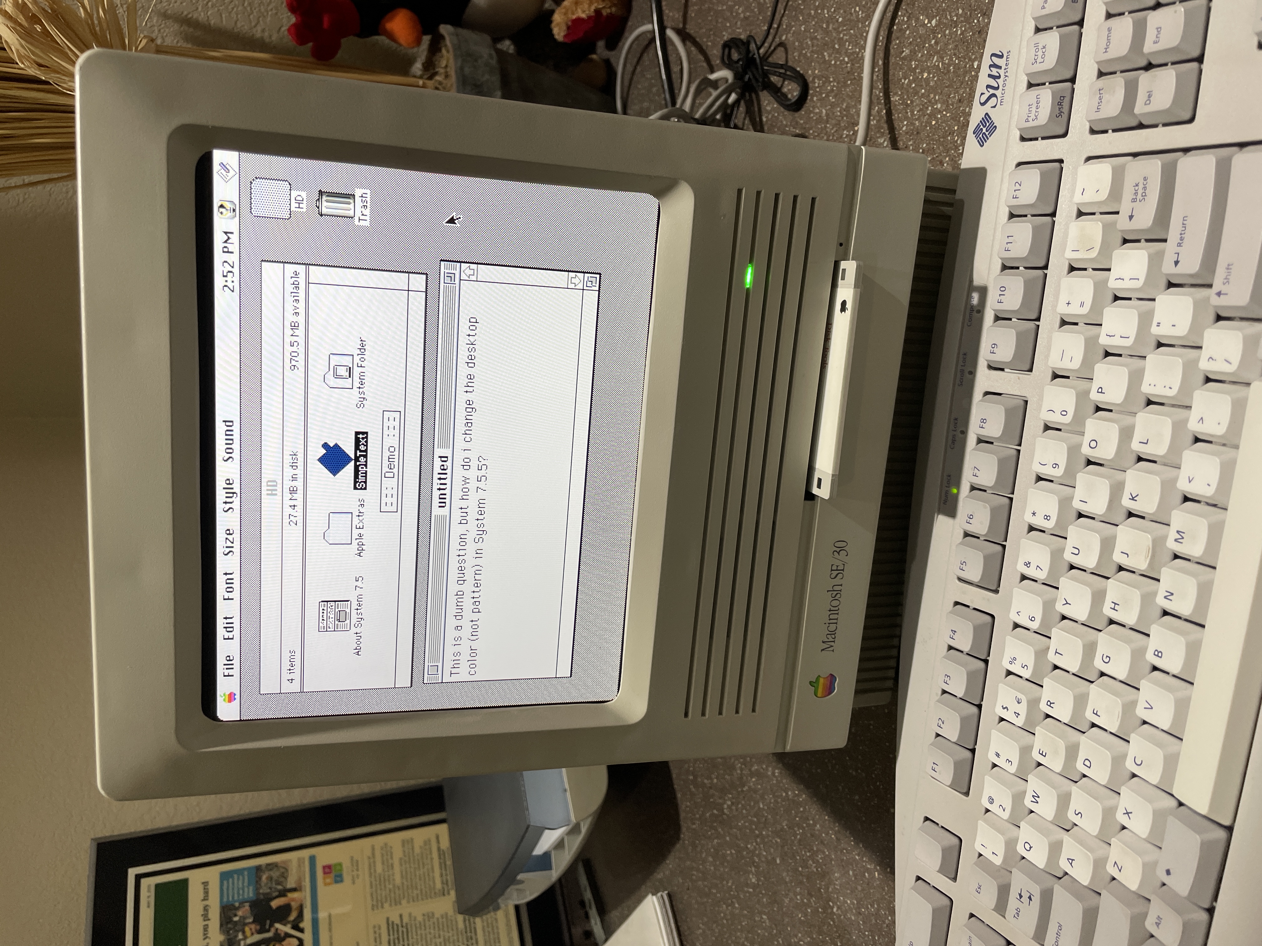 The screen showing System 7.5 running in Mini vMac